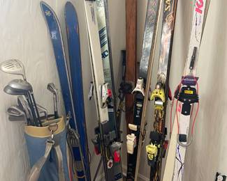 Skis and golf clubs 