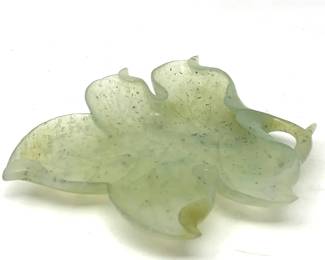 LOT 67 Register: www.woodardlipe.com WHITE JADE LEAF FORM BRUSH WASHER, C. 18TH C. Length 5 in, width 4.5 in, depth 1.5 in. Carved white jade with translucent qualities, may have originally been on a stand. Believed to have been used for washing brushes while painting.
