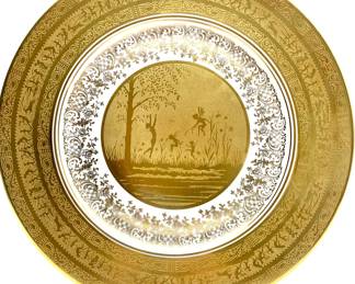 LOT 122 Register: www.woodardlipe.com SET 4 BAVARIAN FAIRY ACID-EDGED WHITE AND GOLD SERVICE DINNER PLATES Diameter 11 in, Ornately decorated with fairies and nymphs, the rim of the plate is decorated with three bands of ornamentation. From Bavaria, Germany.