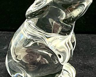 LOT 22 Register: www.woodardlipe.com BACCARAT CRYSTAL RABBIT FIGURE Height 3.25 in, width 2 in, depth 2.5 in, Made in France by Baccarat, this leaded crystal rabbit figure has an etched Baccarat signature on the bottom of the figure.