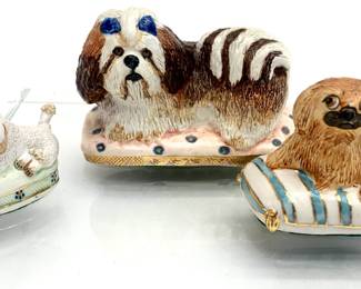 LOT 14 Register: www.woodardlipe.com SET OF 3 BASIL MATTHEWS FIGURINES/ SHIH TZU DOG; PEKINGESE PUP, AND POODLE Shih Tzu: length 3.25 in, depth 1.75 in, height 2.25 in. Pekingese: length 3.25 in, width 1.75 in, height 2.25 in, Poodle: length 1.5 in, depth .75 in, height 1.5 in, Mathews was a Welsh potter who concentrated on limited edition pieces, usually producing no more than about a hundred of each model. An internationally acclaimed designer and figurine artist he was a Fellow of the Royal Society of Arts, Member of the Society of Industrial Artists and Designers, and Fellow of the Society of Design Craftsmen.