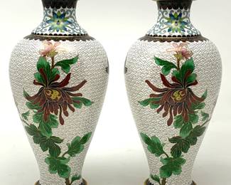 LOT 66 Register: www.woodardlipe.com PAIR WHITE CLOISONNE VASES WITH CHRYSANTHEMUM MOTIF AND DETAILING ON BASE AND TOP Diameter 4.5 in, height 9.5 in. Pair of mid-century cloisonné vases with intricate design motif of flowers and branches. Blue enamel bottom and brass interior.