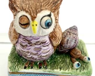 LOT 16 Register: www.woodardlipe.com BASIL MATHEWS OWL Length 2 in, depth 1.5 in, height 2 in, Mathews was a Welsh potter who concentrated on limited edition pieces, usually producing no more than about a hundred of each model. An internationally acclaimed designer and figurine artist he was a Fellow of the Royal Society of Arts, Member of the Society of Industrial Artists and Designers, and Fellow of the Society of Design Craftsmen.