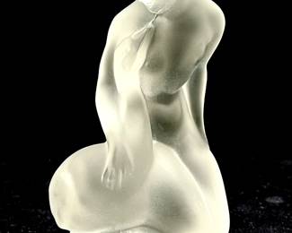 LOT 26 Register: www.woodardlipe.com LALIQUE "LEDA AND THE SWAN" FROSTED CRYSTAL PAPERWEIGHT Height 4.5 in, length 2 in, width 2 in, Frosted Leda and the Swan on clear base is etched Lalique on the bottom of the figurine.