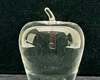 LOT 6 Register: www.woodardlipe.com STEUBEN CRYSTAL GLASS APPLE PAPERWEIGHT