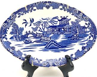 LOT 21 Register: www.woodardlipe.com BURLEIGH BLUE WILLOW GOLD RIMMED SMALL PLATTER Length 8 in, width 5.75 in, depth 1.5 in, Excellent piece of blue Willow blue and white china with deep cobalt blue color. Gold rim on edge is faded consistent with age. Stamped on the bottom.