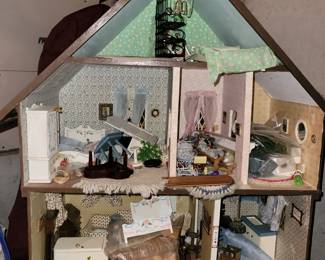 Vintage dollhouse w/furniture