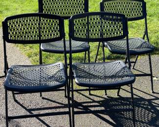 58 4FoldingChairsGlassTopUmbrellaTable