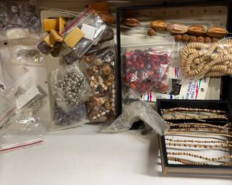 90 BeadsandBeadingSuppliesInStorageCases