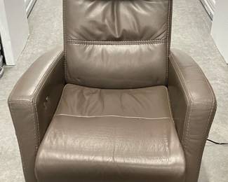 133 ElectricLeatherSwivelRockerRecliner