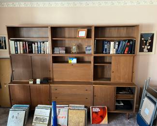 MCM Entertainment Unit (3 PC)