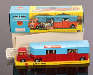 New Old Stock! Corgi Chippenfield's Circus Horse Transporter 