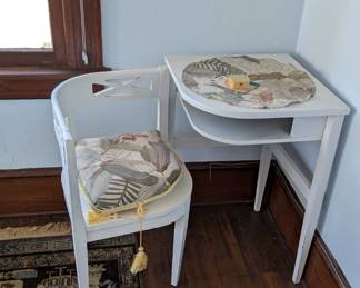 Vintage fabulous telephone table