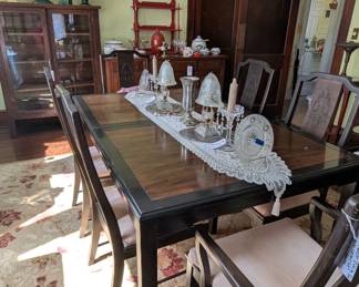 Vintage Bernhardt dining room table and 6 chairs, two leaves