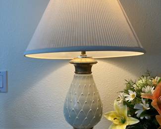 White Ceramic Pineapple Finial with Brass Base Table Lamp