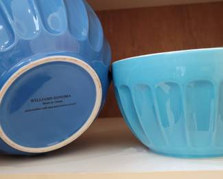 Pair of Williams Sonoma Blue & Turquoise Nesting Bowls