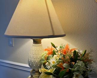 White Ceramic Pineapple Finial with Brass Base Table Lamp