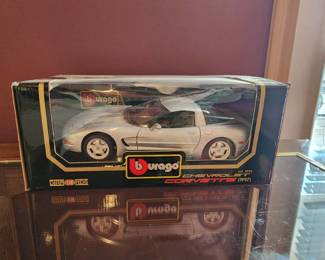 Burago 1997 Chevrolet Corvette 1:18 Scale Diecast Model #3056