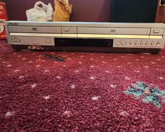 Sony SLV-D570P DVD/VHS Combo Player Progressive Scan