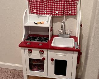 Children’s Kitchen Playset – Fun for the little ones!

