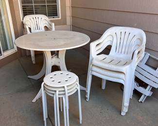 Patio Set – Enjoy outdoor relaxation!