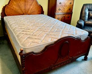 Antique bed
Full size