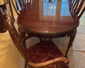 Dining table
8 chairs
Two leaves
Pads