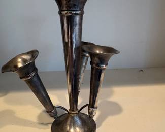 Plate trumpet vase