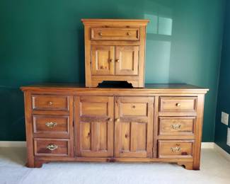 Pennsylvania House King Bedroom Set - King Canopy Bed, Mattress, Armoire, Dresser and Night Stand