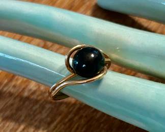 black pearl and gold ring