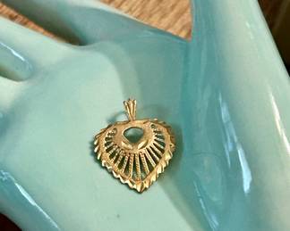 gold heart pendant