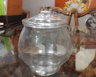 Vintage glass cookie/candy jar w/lif