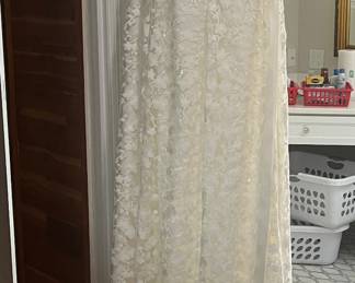 Wedding gown by Cynthia Rowley, size 8. Gorgeous!!