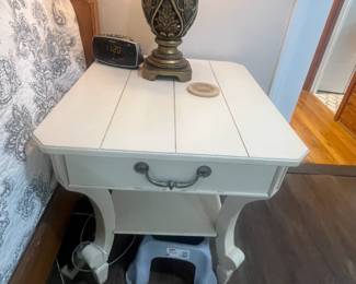 Pair of Stanley nightstands (1 of 2)