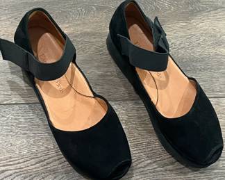 L'Amour des Pieds Sandals