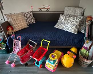 Twin day bed - includes mattress & bedding - $200