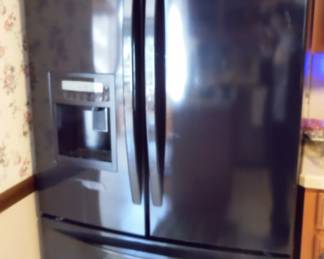 Kenmore french door black fridge with water dispenser clean 395.00