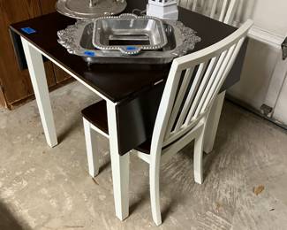 Nice Dropleaf Table and Chairs