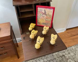 HONEY BEES , FOR HOLDING YOUR HONEY
