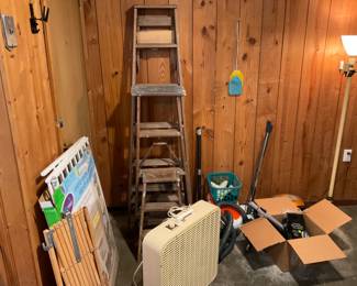 WOOD LADDERS
