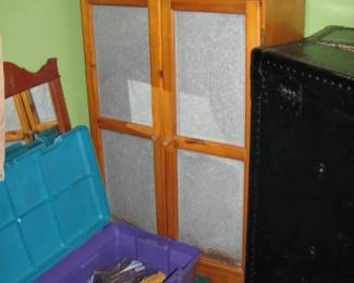 Punched steel dors cabinet, has damage to bottom