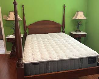 4 poster bed double/full with brand new stearns and foster bed