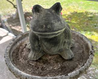 Concrete birdbath