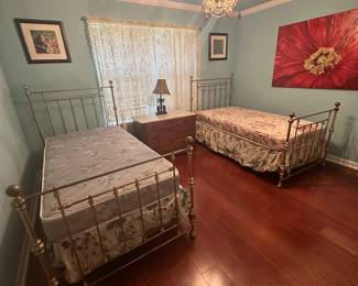 Pair of Victorian solid brass beds
Very sturdy and heavy