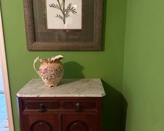 Victorian wash stand
Has matching dresser