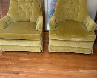 Pair vintage chairs - very comfortable!
