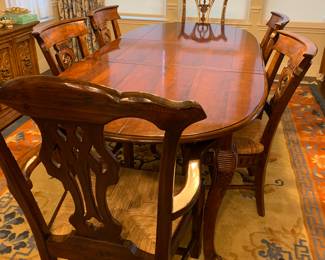 Expandable solid wood dining room table with chairs 