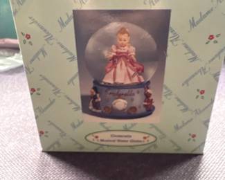 Madame Alexander Cinderella Water Globe