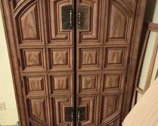 Estate wardrobe