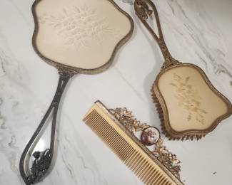 ANTIQUE VANITY SET. HAND PAINTED COMB